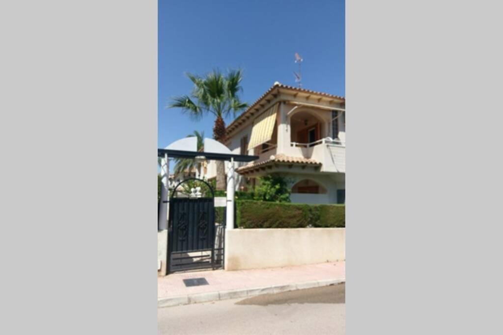 La Casa De La Palmera Apartment Torrevieja Exterior photo